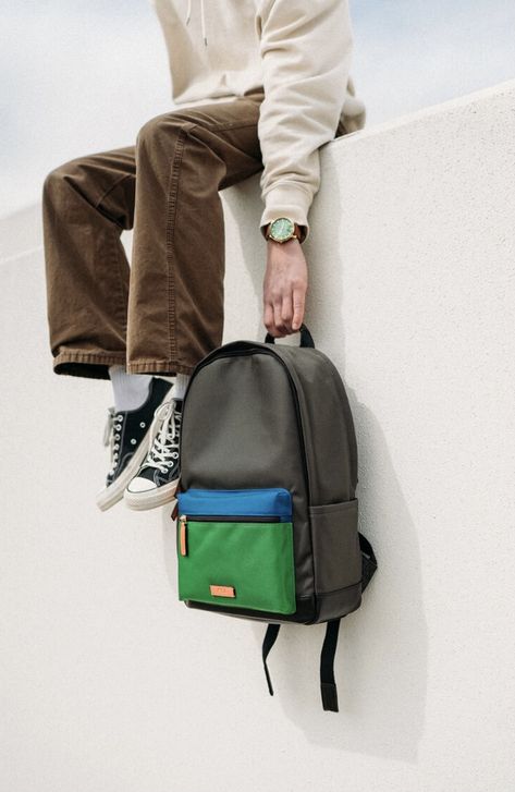 Backpack Photoshoot Ideas, Backpack Product Photography, Backpack Photoshoot, Mens Backpack Fashion, Backpack Photography, Modern Backpack, Urban Bags, Urban Backpack, Backpack Outfit