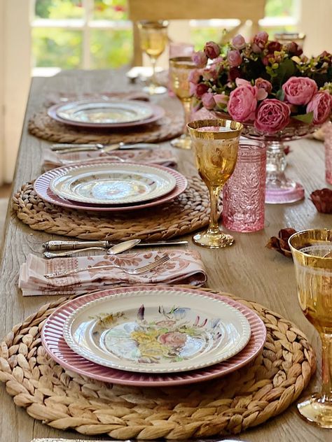 Pink China Table Settings, Pink Glassware Table Setting, Pink And Brown Table Setting, Pink Plates Table Setting, Shower Vibes, Eggstra Special, Pink Table Settings, Rose Bowl Flea Market, Gold Table Setting