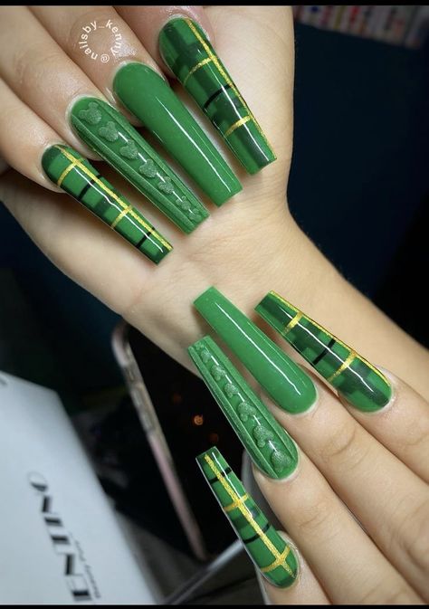 Saint Patrick Acrylic Nails, St Patrick’s Day Nails Coffin, St Patrick's Day Nails Design, March Acrylic Nails Designs, St Patricks Day Nails Acrylic Coffin, Emerald Green Nails Coffin, March Nails Ideas St. Patrick's Day, Saint Patricks Day Nails, St Patricks Day Nails Design