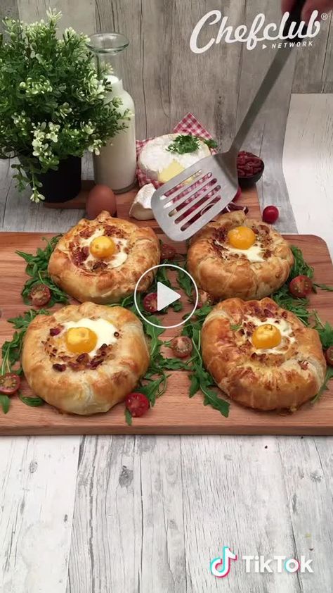 Oven Baked Chicken Parmesan Recipe, Chef Club, Dandelion Jelly, Holiday Baking Recipes, Chefclub Tv, Chicken Thigh Recipes Oven, Chicken Thigh Recipes Crockpot, Chicken Thigh Recipes Baked, Food Carving