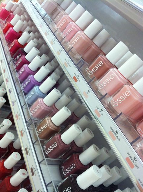 Good Nail Polish Brands, Nail Polish Aesthetic, Mail Polish, Essie Nail Polish Colors, Nail Paint Shades, Essie Nail Colors, Nail Polish Brands, Classy Acrylic Nails, Essie Nail Polish