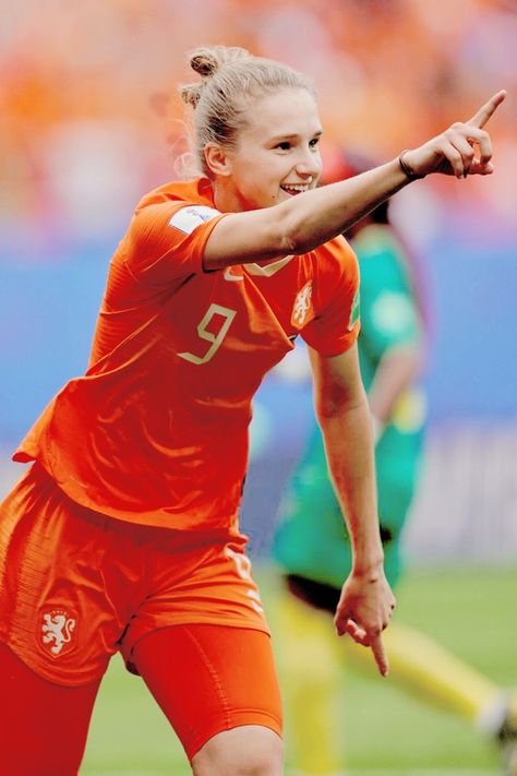 Netherlands Women Football, Vivianne Miedema Netherlands, Vivianne Miedema Wallpaper, Vivienne Miedema, Women In Football, Viv Miedema, Lisa Evans, Alessia Russo, Female Football Player