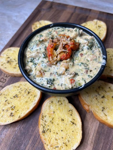 Meals By Desha, Seafood Spinach Dip, Spinach Dip Recipe, Crab Dip, Garlic Pasta, Spinach Dip, Artichoke Dip, Alfredo Sauce, Looks Yummy