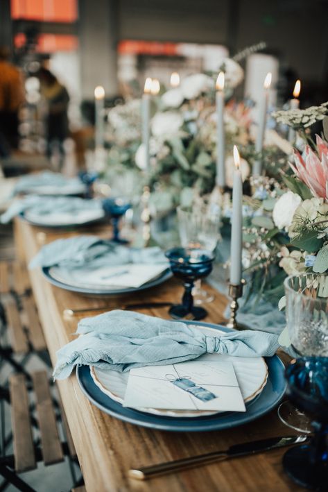 Table Settings Wedding, Blue Table Settings, Blue Wedding Receptions, Reception Table Settings, Blue Gold Wedding, Boho Chic Wedding Dress, Sitting Table, Plant Outdoor, Chic Wedding Dresses