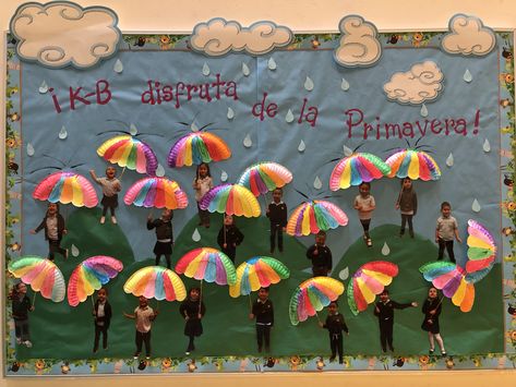 May Window Display Preschool, April Showers Bulletin Board Ideas, Spring Mural Preschool, April May Bulletin Boards, April Teacher Bulletin Boards, Umbrella Classroom Decoration, Spring Door Themes For Classroom, Spring Class Bulletin Board, Preschool Spring Bulletin Board Ideas