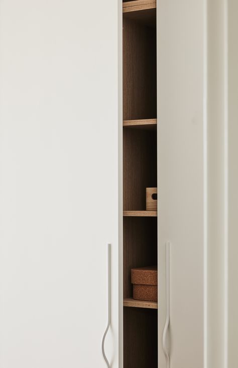 Pair white with wooden textures for a modern boho aesthetic. These wardrobes feature Laminex AbsoluteMatte White doors with Formica Autumn Oak internals. Design: Danielle Ogrisetti | Styling: Natalie James | Photography: James Geer Laminex Australia, Modern Boho Aesthetic, Oak Wardrobe, Engineered Stone, White Doors, Boho Aesthetic, Functional Storage, Beautiful Bedrooms, Modern Boho