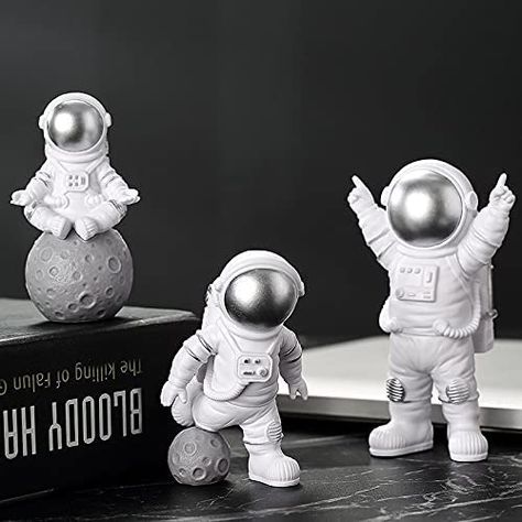 Space Theme Party Decorations, Astronaut Statue, Space Theme Decorations, Mini Astronaut, Bureau Decor, Photography School, Silver Gift Box, Unique Decoration, Cell Phone Stand