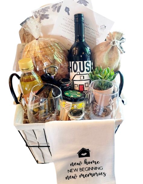 Gardening Christmas Gift Basket - Let's Face It! - Searching for a product is not simple. Try Amazon.com to get all your supplies. Traditional Housewarming Gifts, Champagne Gift Baskets, Housewarming Basket, Creative Gift Baskets, Homemade Gift Baskets, Garden Tool Organization, Auction Ideas, Personalized Wine Glasses, Wine Baskets