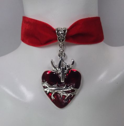 Uv Outfit, Red Heart Choker, Potion Necklace, Gothic Heart, Witch Potion, Lizzie Hearts, Black Velvet Ribbon, Craft Halloween, Future Diary