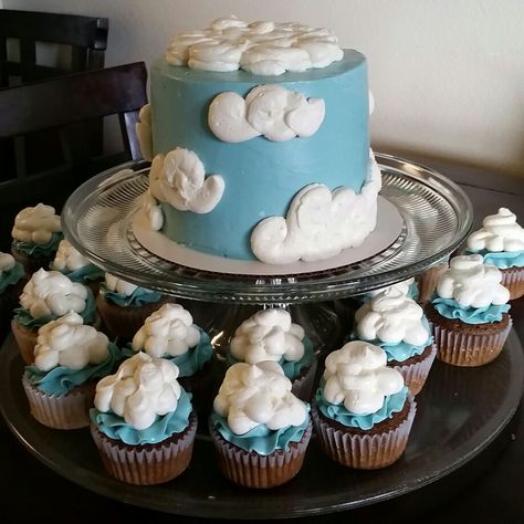 Cloud Cake and Cupcakes Cloud Cupcake Cake, Cloud 9 Birthday Cake Ideas, Cloud Cupcakes Ideas, Cloud Cakes Ideas, Cloud Themed Cake, Cloud Cake Decoration, On Cloud 9 Cake, Cloud Cake Ideas, Cloud Birthday Cake