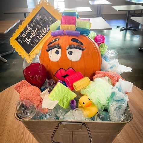 Pallet Kitchen Island, Pumpkin Decorating Contest, Pallet Kitchen, Pumpkin Decorating, Halloween Ideas, Holiday Ideas, Kitchen Island, Watermelon, Bubbles