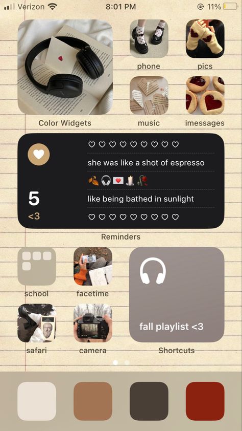 Notebook Homescreen Wallpaper, Book Homescreen Aesthetic, Fall Wallpaper Layout, Autumn Iphone Layout, Lock Screen Layout Iphone, Fall Homescreen Ideas, Autumn Phone Layout, Fall Homescreen Layout, Iphone Organization Homescreen