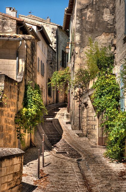 The steep medieval streets of Provence, France #travel #france #provence #rural #planyourescape #littlehotels Medieval Village, Visit France, Languedoc Roussillon, Old Street, Beaux Villages, Provence France, French Countryside, Burgos, Street Scenes