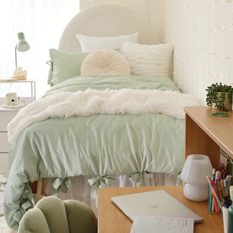 Dorm Comforters, Dorm Room Styles, Neutral Bedroom Decor, Sage Green Bedroom, College Dorm Room Decor, Bedroom Decor For Couples, Dorm Room Inspiration, College Dorm Room, College Room