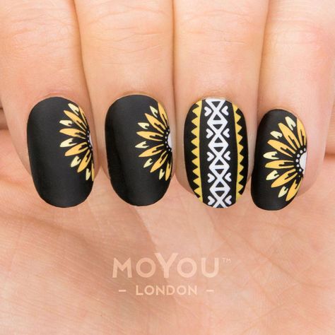 #sunflowernails Insect Nails Art Designs, Cute Pedicures, Nail Art Halloween, American Nails, Sunflower Nails, Nail Stamping Plates, Spring Nail Art, Floral Nails, My Nails