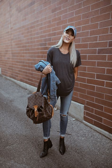 Cara Loren Pregnant, Cara Loren Maternity, Maternity Dungarees, Pregnant Outfits, Winter Maternity Outfits, Cara Loren, Clothes For Pregnant Women, Winter Must Haves, Winter Maternity