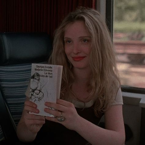 𝑪𝒆𝒍𝒊𝒏𝒆, Before Sunrise (1995) Celine Before Sunrise, Before Sunrise Trilogy, Terrence Loves You, Before Trilogy, Julie Delpy, I Love Cinema, Before Sunrise, Woman Reading, Girl Reading