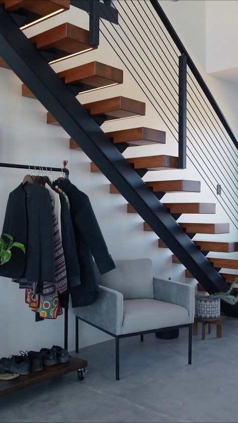 Floating Stairs Remodel, Floating Staircase Modern, Floating Stairs Modern, Floating Steps, Stairway Ideas, Stair Nook, Stair Ideas, Stairs Ideas, Staircase Storage