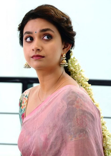 Rapunzel Hairstyles, Keerthi Suresh Saree, Keerthi Suresh Hd Images, Kreety Suresh, Graduation Saree, Bridal Hairstyle Indian Wedding, Ancient Dress, Keerthi Suresh, Long Silky Hair