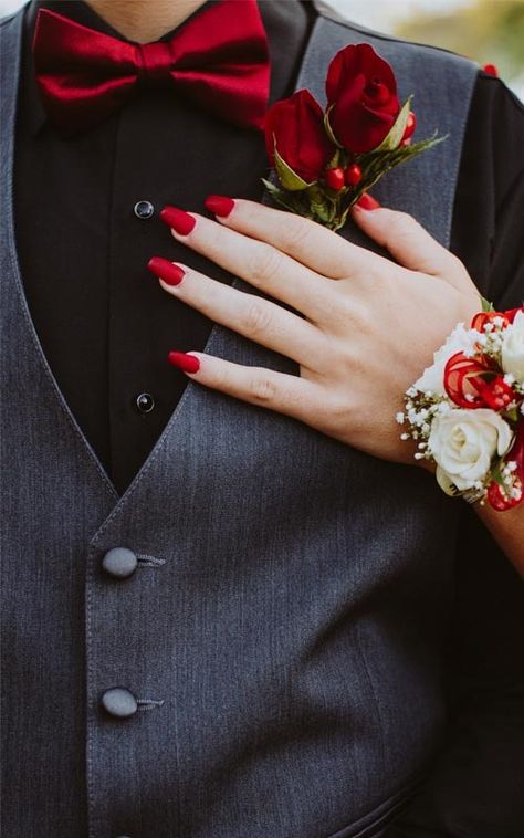 Red And Black Wedding Theme, Black Wedding Theme, Burgundy And Grey Wedding, Crimson Wedding, Boutonniere Ideas, Black And Red Suit, Vampire Wedding, Black Red Wedding, Red Wedding Decorations