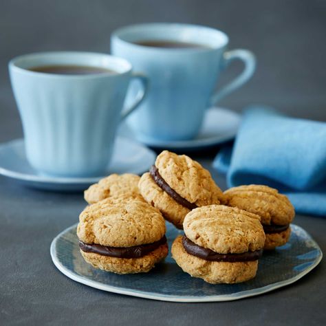 Dairy-Free Kingston Biscuits Kingston Biscuits, Gluten Free Icing, Gluten Free Chocolate Recipes, Gluten Free Biscuits, Chewy Brownies, Gluten Free Vegan Recipes, Allergy Friendly Recipes, Dairy Free Milk, Dairy Free Chocolate