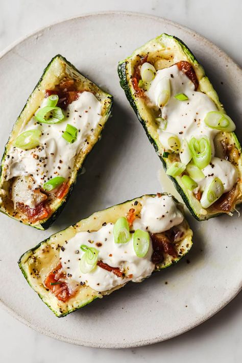 Keto Zucchini Boats, Loaded Zucchini, Bacon Zucchini, Low Carb Potatoes, Keto Zucchini, Pork Bacon, Filling Snacks, Zucchini Boats, Easy Comfort Food