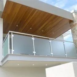 Plain & Printed Silver SS And Glass Balcony Railing, For Home Reling Design, Glass Balcony Railing, Steel Grill Design, Balcony Glass Design, Glass Handrail, Steel Railing Design, Glass Railings, Staircase Railing Design, Handrail Design