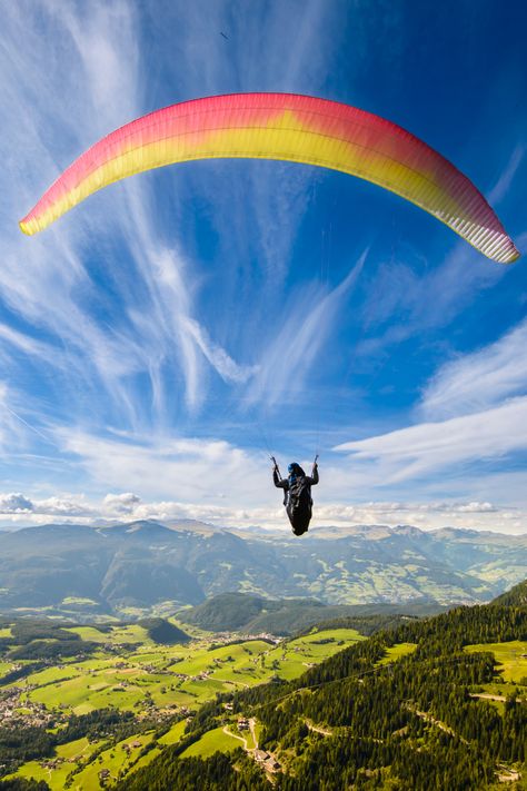 Sky Diving Photography, Para Gliding, Moodboard Office, Sky Diving, Hang Gliding, Bungee Jumping, Parasailing, Interlaken, Switzerland Travel