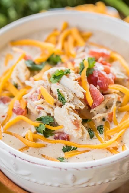 Slow Cooker LOW CARB Chicken Taco Soup - you'll never miss the carbs! This soup is GREAT!!! Chicken, diced tomatoes and green chiles, cream cheese, southwestern seasoning, ranch seasoning and chicken broth. SO easy and tastes AMAZING!!! Can add beans if you aren't watching your carbs. We love to freeze leftovers for a quick meal later. YUM! #slowcooker #chickensoup #lowcarb #tacosoup Low Carb Chicken Taco Soup, Taco Soup Slow Cooker, Rotel Recipes, Soup Slow Cooker, Keto Crockpot Recipes, Ketogenic Meal Plan, Chicken Taco Soup, Plain Chicken, Pasta Primavera