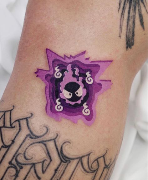 ZOONMO - purple gengar paper cutout tattoo @zoonmo_ Gengar Pokemon Tattoo, Gengar Tattoo Design, Gengar Nails, Gengar Tattoo, Purple Tattoo, Pikachu Tattoo, Nerdy Tattoos, Hand Rose, Pokemon Tattoo