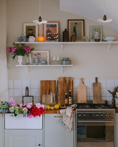 Happy Saturday friends ~ good to be home after a week away 🌸 coffee, walks, books and more coffee, that’s all you should do on your days… | Instagram Kitchen Shelfie, Happy Saturday Friends, Cottage Core Decor, Barn Kitchen, Parisian Vibes, Interiors Dream, Apartment Kitchen, House Room, Beautiful Kitchens