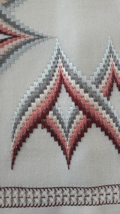 Motifs Bargello, Smocking Pattern, Needle Tatting Patterns, Bargello Quilt, Bargello Patterns, Bargello Quilts, Bargello Needlepoint, Simple Hand Embroidery Patterns, Plastic Canvas Stitches