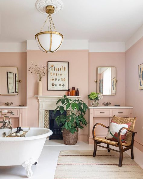 The 59th Street Bridge Cosy Bathroom, Pastel Paint Colors, Open Plan Apartment, Pink Paint Colors, Deco Boheme Chic, Bespoke Bathroom, London Interior Design, London Interior, Pintura Exterior