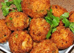 Chicken Cheese Balls Recipe, Chicken Cheese Ball, Chicken Cheese Balls, Bacon Side Dishes, Cheese Ball Dip, Cheese Balls Recipe, Minced Chicken, Spicy Buffalo Chicken, Chicken Balls