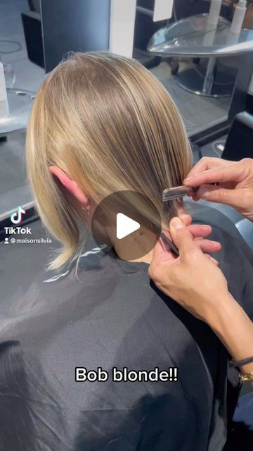 Graduated Bob Fine Hair, Celebrities With Bob Haircut, Mum Haircut, Mommy Hair Makeover, Cameron Diaz Short Hair, Short Blonde Hair Bobs, Short Straight Blonde Hair, Blonde Bob With Fringe, Fringed Bob