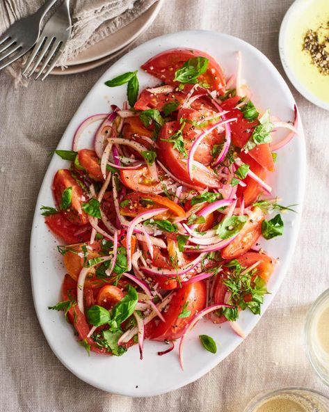 Fresh Tomato Recipes, Fresh Summer Salad, Tomato Salad Recipes, Easy Summer Dinners, Summer Tomato, Summer Salad Recipes, Juicy Tomatoes, Snacks Saludables, Tomato Salad