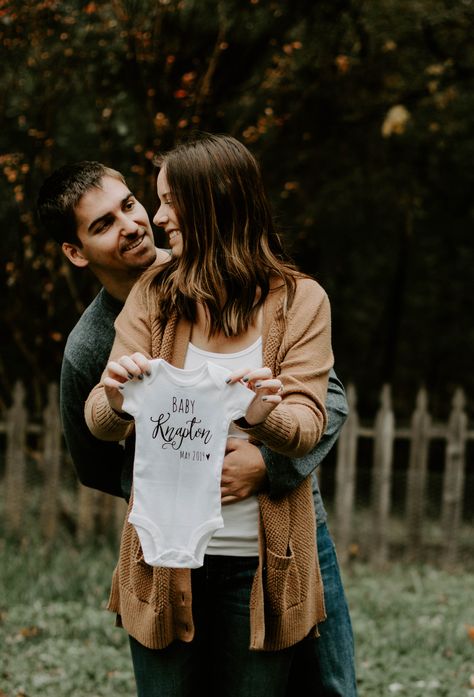 Pregnancy Announcement Photoshoot Ideas, Pregnancy Announcement Pictures, Baby Baker, Gender Announcement, Baby Coming Soon, Pregnancy Announcement Photoshoot, Baby Announcement Onesie, Gender Reveal Photos, Baby Announcement Photoshoot