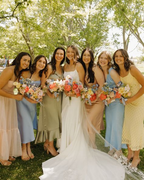 My kids start school tomorrow and I am not going to lie, I am very excited to have some routine back and less dishes 🫧💦🧽🤣 This spring/summer was full of colorful and classic bouquets for my brides and their bridal parties….swipe through to see all of them. What beautiful groups of friendship and love! 💕🫶🏻 Next up: FALL WEDDINGS!!! 🍂🧡 If you are looking for a floral designer for your 2025 wedding, head to my calendar link on my page and inquire! I would LOVE to design for your special day.🥂 ... Pastel Wedding Party, Start School, School Tomorrow, 2025 Wedding, Pastel Wedding, Bridal Parties, Fall Weddings, Floral Designer, Very Excited