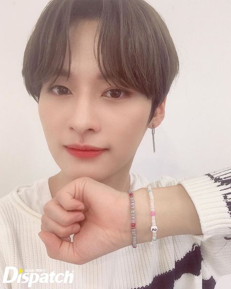 Kpop Diy, Beading Jewelery, Lee Know Stray Kids, Kids Bracelets, Kids Icon, Lee Min, Beaded Jewelry Diy, Lee Min Ho, Diy Necklace