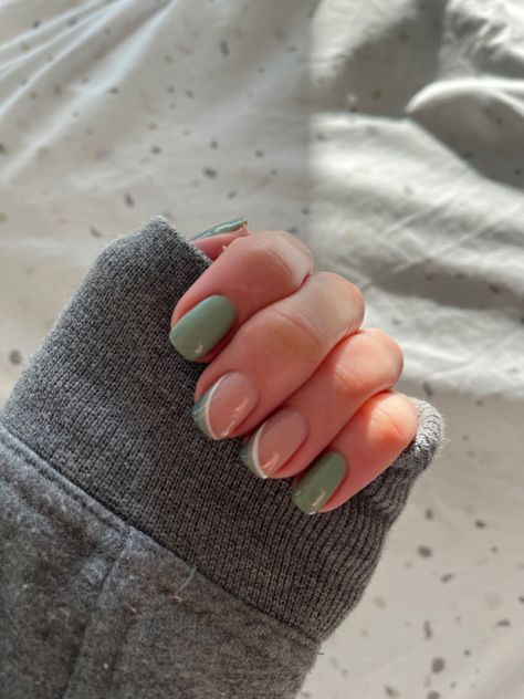 Short Green Nail Designs Simple, Sage Green Nail Inspo Short, Shellac Nails Short Simple, Holiday Shellac Nails Summer, Sage Green Nail Art Short, Short Nails Shellac Summer, Simple Short Green Nails, Spring Nails 2024 Trends Gel, Simple Nail Designs Shellac