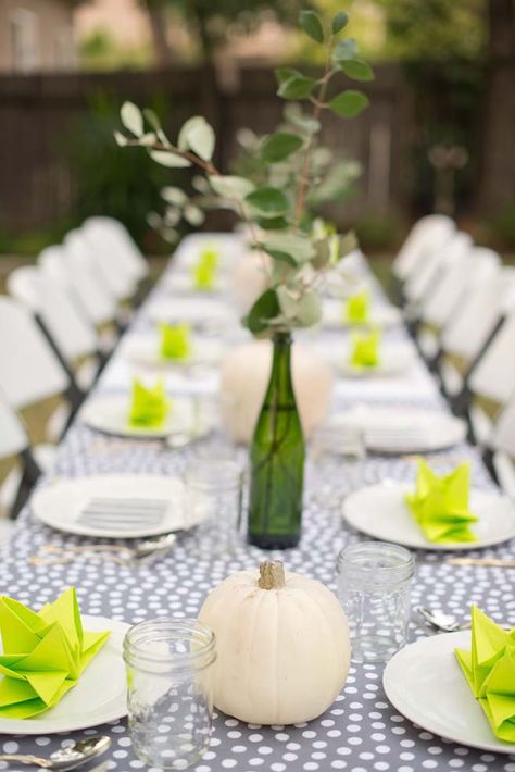 Fall Rehearsal Dinner Themes: 10 Fabulous Ideas! Fall Rehearsal Dinner Ideas, Rehearsal Dinner Decorations Ideas, Fall Rehearsal Dinners, Rehearsal Dinner Themes, Backyard Dinner, Backyard Dinner Party, Fall Backyard, Rehearsal Dinner Decorations, Dinner Themes