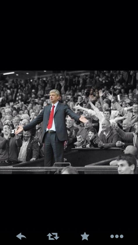 Remember when Arsene was sent to the stands...hehe Wenger Arsenal, Arsenal Wallpaper, Cabrio Vw, Arsenal Wallpapers, Football Players Photos, Chelsea Players, Arsene Wenger, Arsenal Players, Wallpaper Icon