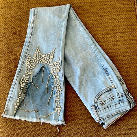 Brand New With Tags. Never Worn. Super Fashionable. Excellent Condition. Great Quality. Jeans Are Stretchy And Comfortable. Frayed Jeans Outfit, Diy Lace Jeans, Beaded Jeans, Detailed Denim, Jeans Refashion, Sparkle Jeans, Denim Couture, Senior Jeans, Bedazzled Jeans