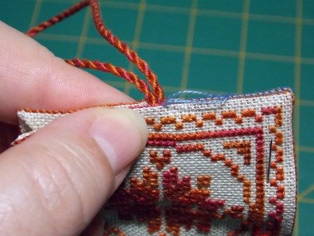 How To Finish Cross Stitch, Cross Stitch Edge, Finish Cross Stitch, Scissor Fobs, Autumn Cross Stitch Patterns, Cross Stitch Tutorial, Scissor Fob, Beaded Edge, Needlework Crafts