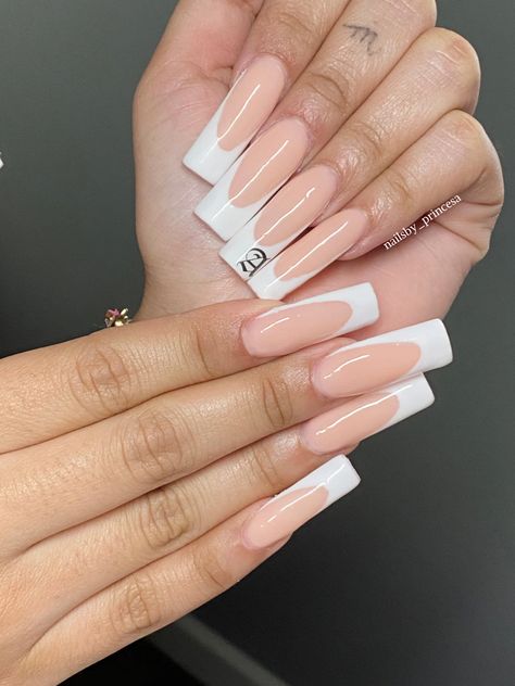 Acrylics With Letter On Ring Finger, Nail Ideas With The Letter J, White French Tip Nails With Letter, Letter E On Nails, Letter On Acrylic Nails, French Tip Nails With Letter, Acrylic Nails Letter Design, White Nails With Letter, Nails With A Letter On Them