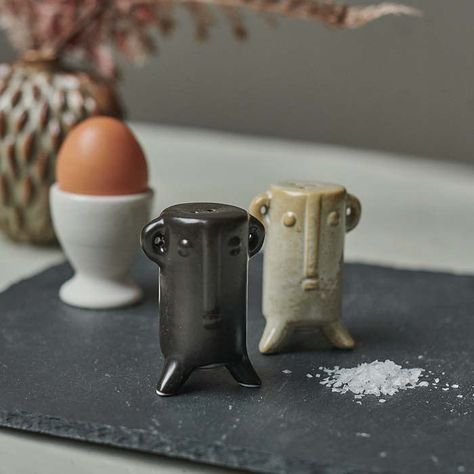 Black and cream salt and pepper shakers with an abstract face sat on a slate tray Polymer Clay Salt And Pepper Shakers, Wheel Thrown Salt And Pepper Shakers, Salt And Pepper Shakers Pottery, Clay Salt And Pepper Shakers Handmade, Ceramic Salt Shaker, Salt And Pepper Shakers Ceramic, Cute Salt And Pepper Shakers, Funny Statues, Salt And Pepper Holder