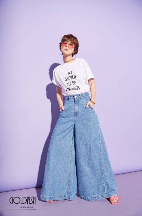 New Grunge, 70s Women Fashion, Ropa Upcycling, Moda Denim, Simple Gowns, Denim Jeans Fashion, Estilo Hippie, Moda Jeans, Diy Fashion Clothing