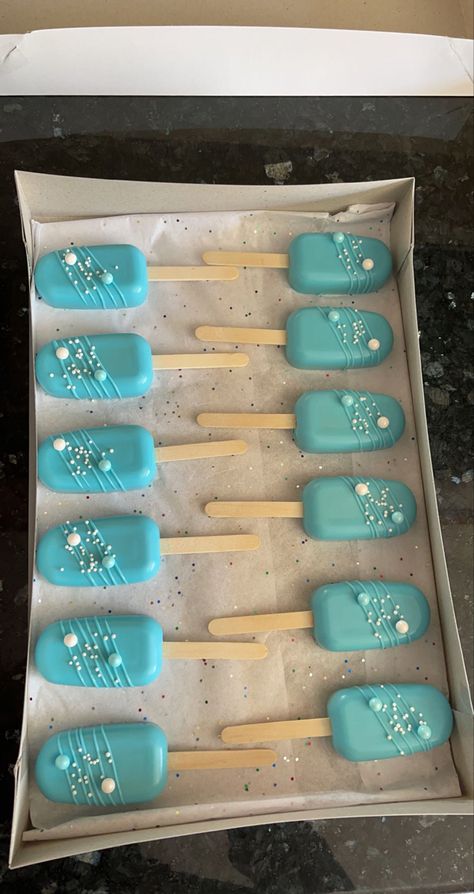 Gender Reveal Cakesicles, Chocolate Coverd Strawberries, Cute Owl Drawing, Chocolate Covered Desserts, Owl Drawing, Candy Bar Party, Baby Shower Treats, Chocolate Covered Treats, Cute Baking