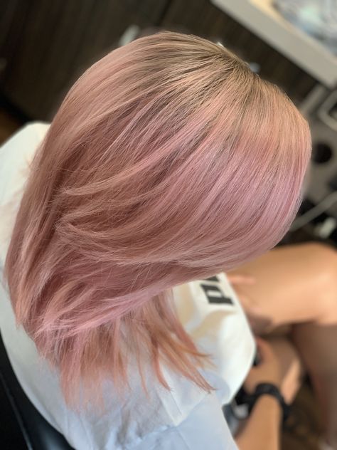 Pink Hair With Roots, Pink Hair Shadow Root, Pink Hair With Shadow Root, Hair Pink Highlights, Roots Blonde Hair, Dark Roots Blonde, Baby Pink Hair, Blonde Hair With Pink Highlights, Light Pink Hair