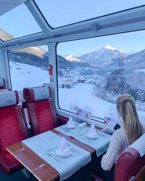 Train Through Switzerland, Switzerland Glacier Express, Travel The World Aesthetic, Glacier Express Switzerland, Switzerland Travel Winter, Switzerland Train, Switzerland Winter, Glacier Express, Travelling Around The World